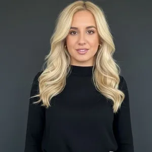 Sara - nastavnik za upis u poslovnu školu - Београд
