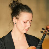 Violoniste diplômée du Conservatoire royal de Bruxelles donne des cours de violon et de Formation Musicale pour tous niveaux et âges