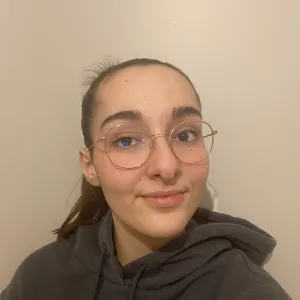 Chloe - Prof de biologie - Paris