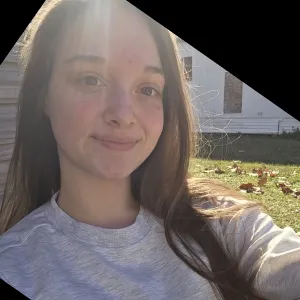 Alayna - Piano tutor - Savannah