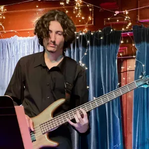 Daniele - Prof de basse - Montreal