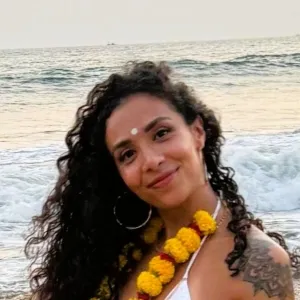 Anya - Prof de yoga - Paris