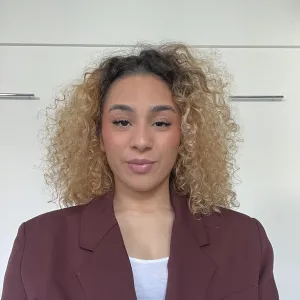 Shayna - Prof de français - Villeneuve-Loubet