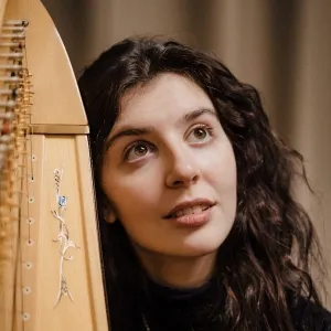 Letizia - Prof d'harpe - Paris