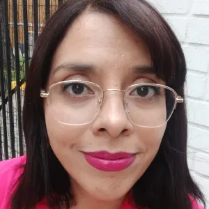 Alhejandra - profesor de biología - Santiago