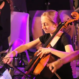 Cynthia - Prof de violoncelle - Hyères