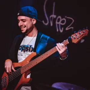György - basszusgitár magántanár - Budapest