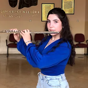 Melisa - Yan flüt öğretmeni - 
