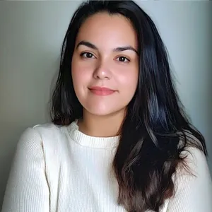 ( Zara - Singing Tutor - Richmond Hill