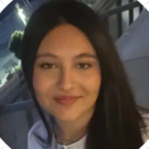 Lina - professeur de marketing - Roquefort-les-Pins