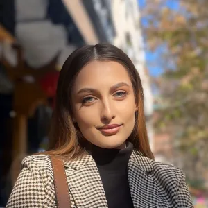 Mirela - Profesor de logică - Galați