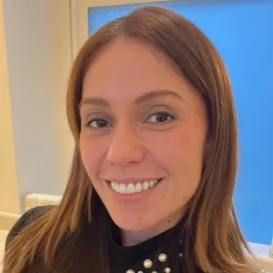 Carmen - Profesor de gestión financiera - Panama City