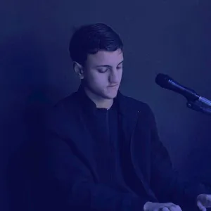 Vini - Prof de piano - Valinhos