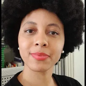 Emma - Prof de marketing - Paris