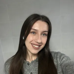 Irina - Profesor de Economie - București