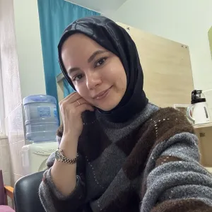 Ayşe - Türkçe öğretmeni - Gönen