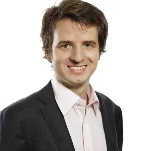 Simon - profesor de economía - Providencia