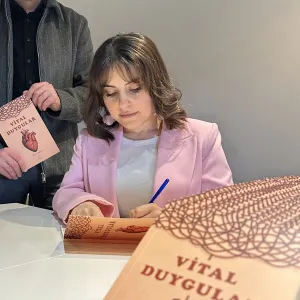 Nuray - Türkçe öğretmeni - Samsun