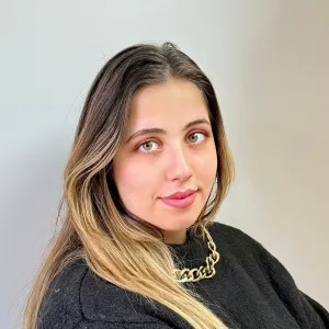 Azza - Prof de compréhension orale - anglais - Paris 16e