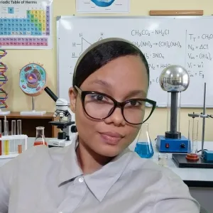 Ilais Nicole - profesor de biología - Pantoja