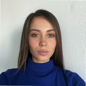 Lydia - Piano Tutor - Leicester