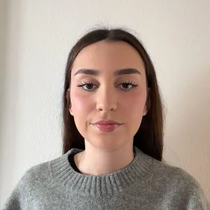 Yasmine - Prof d'allemand - Pully
