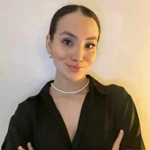 Ayna - Türkçe öğretmeni - 