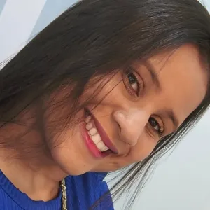 Karine - Prof de matemática - Brasileira