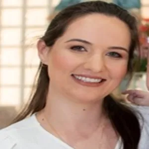 Mariane - Prof de auxílio na redação de dissertações e teses - Jardim Canaa