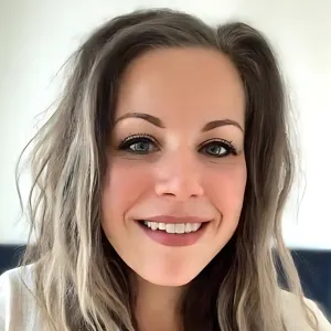 Asha - Singing tutor - Gold Coast