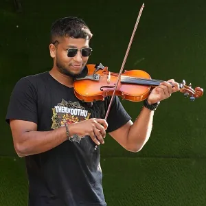 NAVAN - Violin coach - North Melbourne