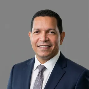 Luis Antonio - prof de Finanzas - Panamá