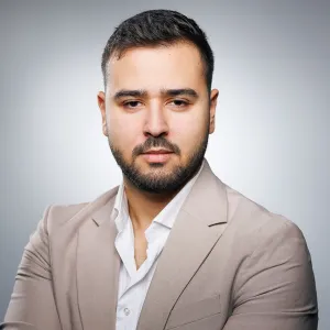 Amine - professeur de marketing - Paris