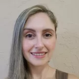 Camila - Prof de finanças - 