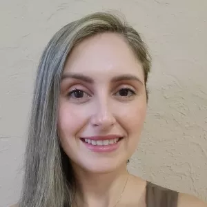 Camila - Prof de finanças - 