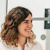 Lia - Professor de economia - Matosinhos