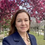 Ayşe - Fen bilimleri öğretmeni - 