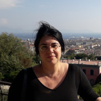 Muttersprachliche italienische Dozentin und Akademikerin mit 30 Jahren  Erfahrung erteilt Italienisch-Unterricht via Webcam