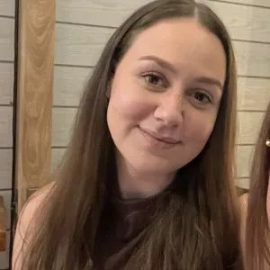 Alicia - English tutor - Officer