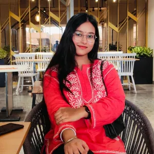 Himanshi - Political Science Tutor - Haileymandi