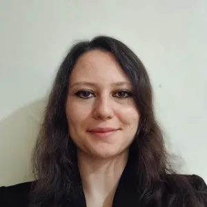 Ayça - Biyoloji öğretmeni - İstanbul