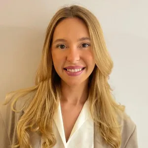Nazaret - profesor de comprensión oral en Español - Granada