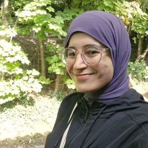 Amina - Prof de maths - Compans