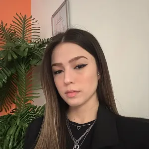 Begüm - İngilizce öğretmeni - 