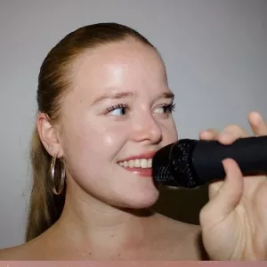 Maéna Klein Piano - Prof de piano - Callian