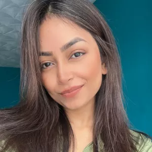 Neha - Economics tutor - London