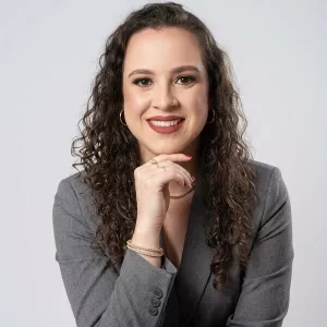 Cintia - Professor de direito civil - Porto Alegre