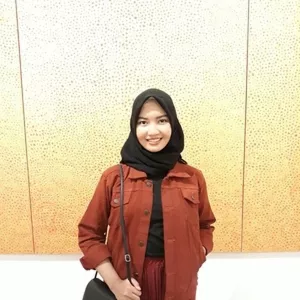 Nadya - Guru bahasa inggris - Bekasi
