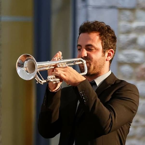 Professeur de trompette connaissant bien les envies et besoins des élèves pour la vie du musicien.