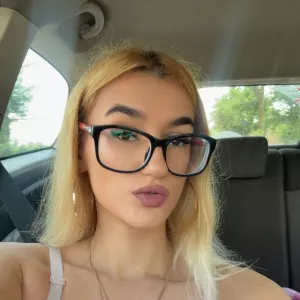 Alexandra - Profesor de biologie - București